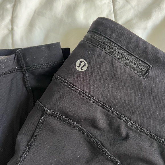 Lululemon | Black Leggings back pocket - Picture 3 of 9